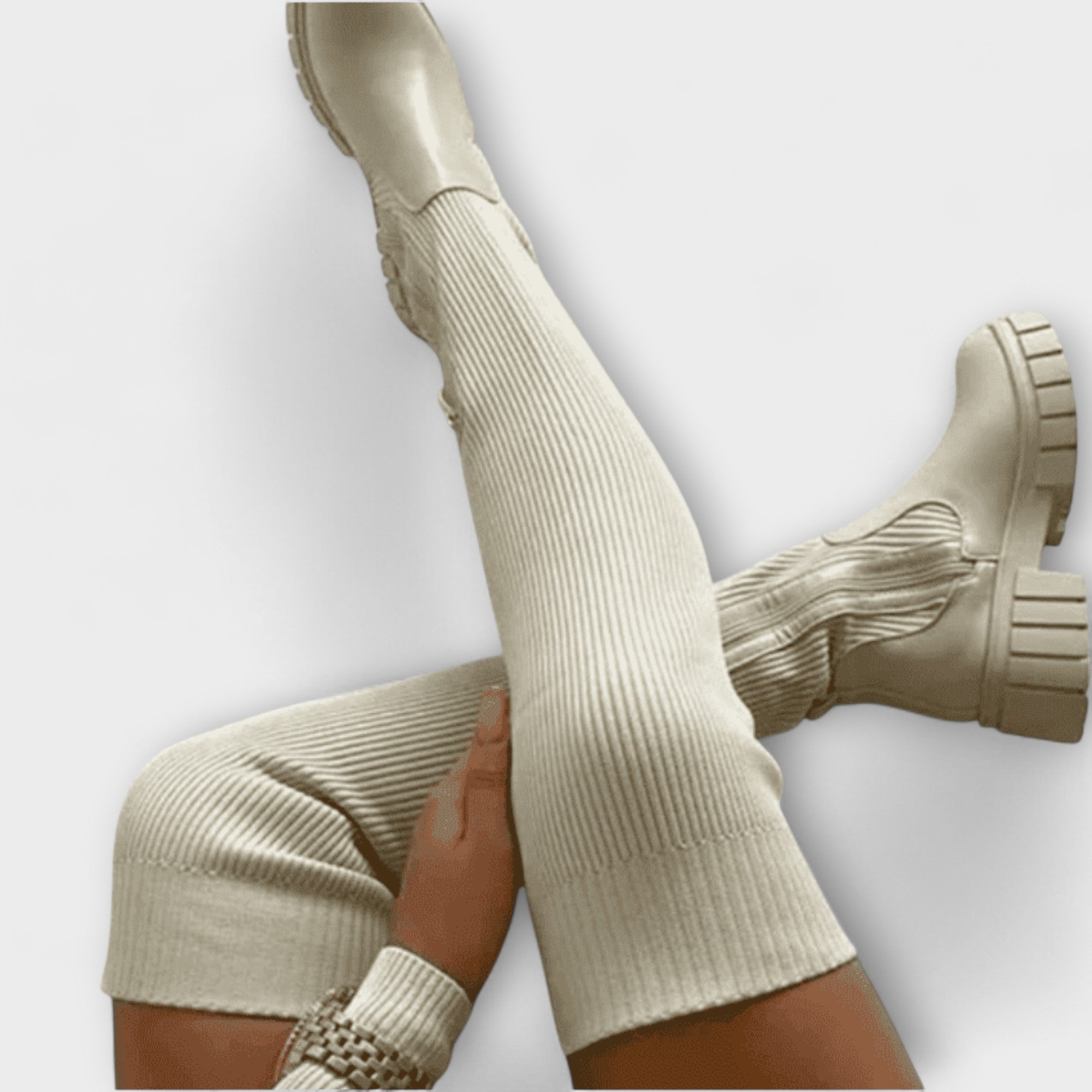 Tatjana – elegantni nadkolenski škornji za moderno in udobno obutev