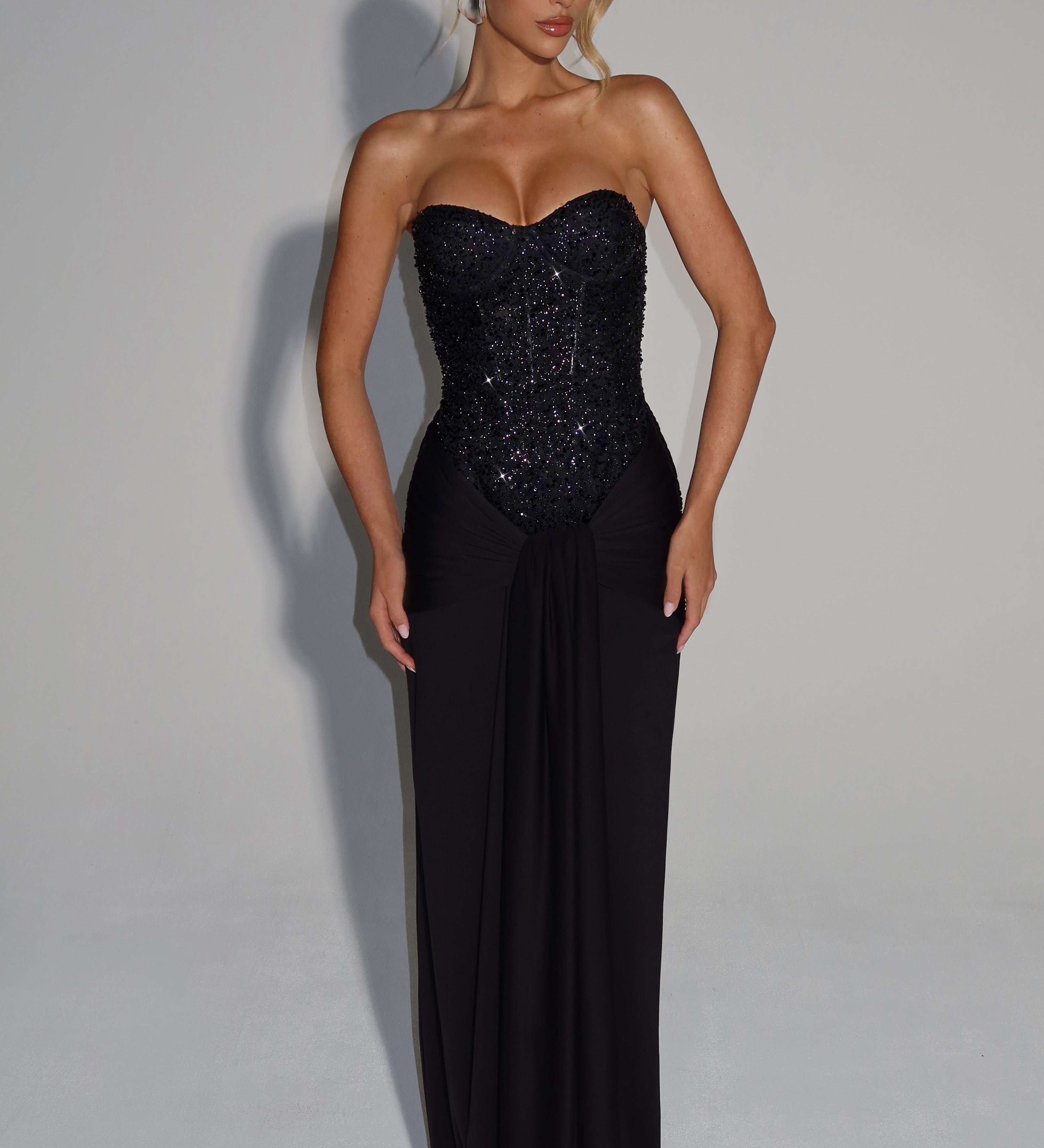 Nomi - Täiuslik Kleit