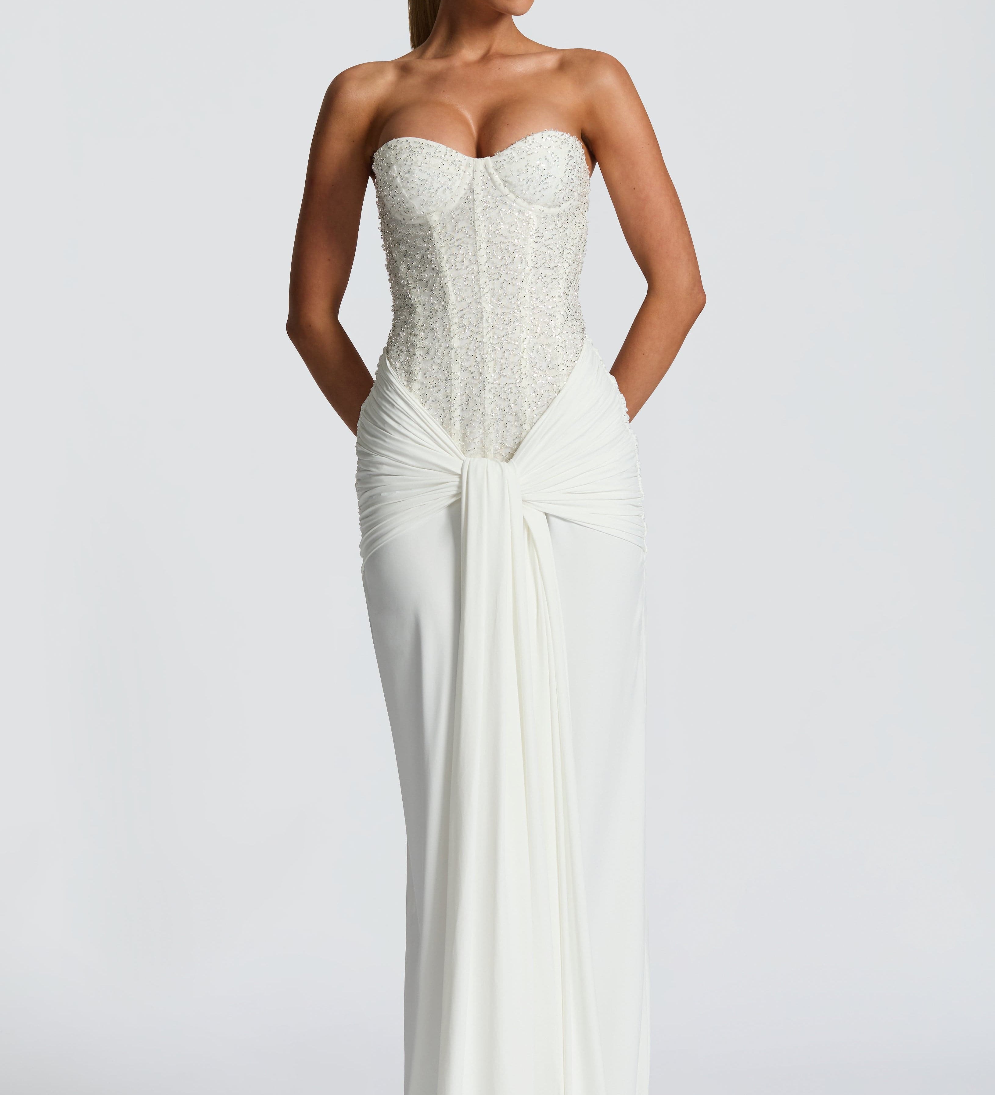 Nomi - Täiuslik Kleit