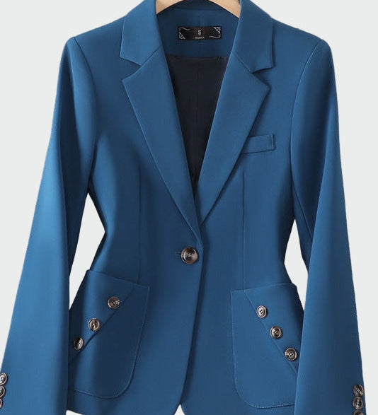 Elegantni Sako v Privlačni Silhueti